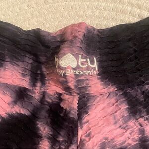 RARE BOOTY BY BRABANTS PINK TIE-DYE LEGGINGS
CLASSIC BBB ORIGINAL FABRIC
OSFA